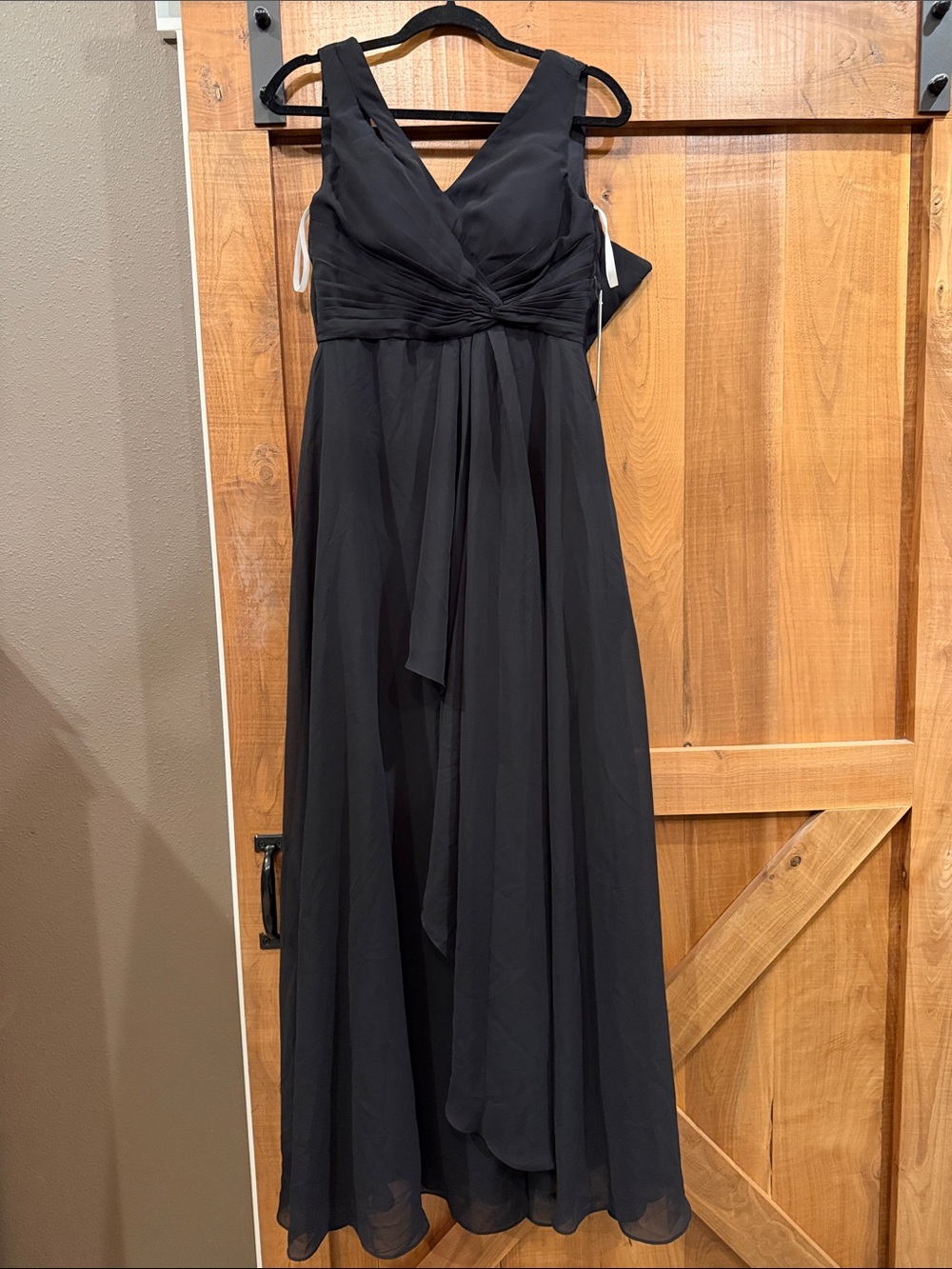 Classic Black V-Neck Sleeveless Evening Dress